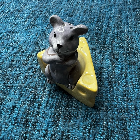 Vintage Salt and Pepper Home Collectables Mouse and Cheese Home Essentials - Picture 4 of 10